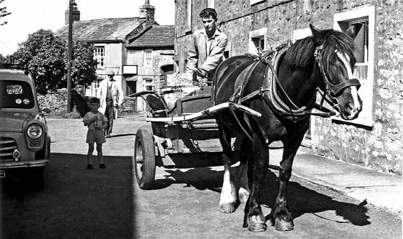John Mellin c1958.JPG - John Mellin on milk cart in Green Bank Terrace, around 1958.In background is his father John ( nown as Jack). (The young boy is not known)